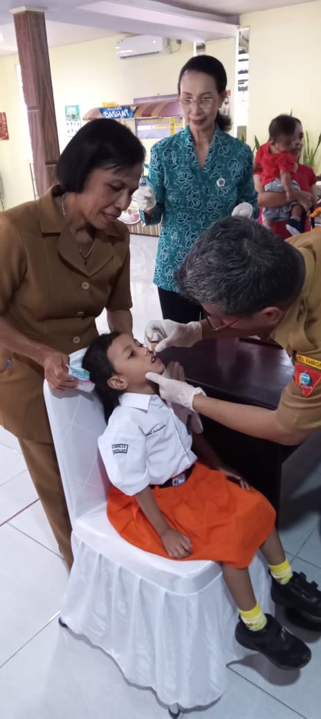 Pemberian Vaksin Polio kepada anak 0-7 tahun